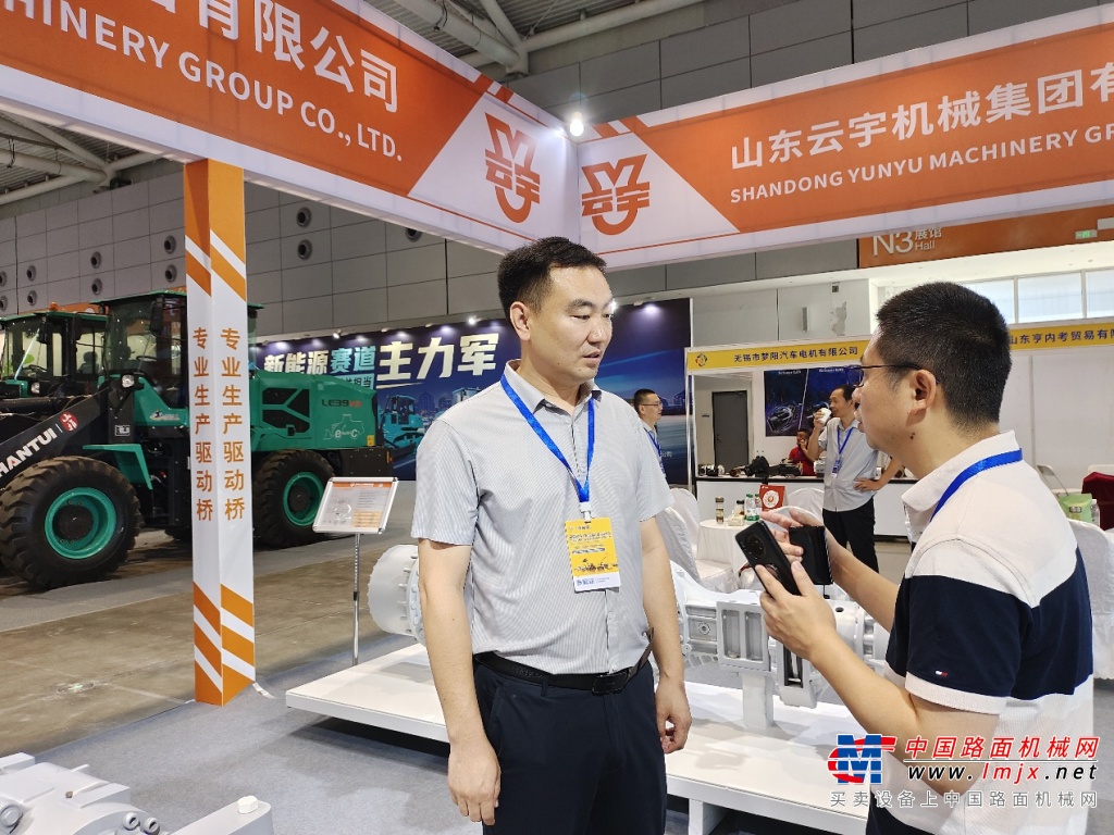 展示硬實力 云宇車橋盛裝亮相2024濟(jì)南國際工程機(jī)械暨裝備制造業(yè)產(chǎn)業(yè)鏈博覽會